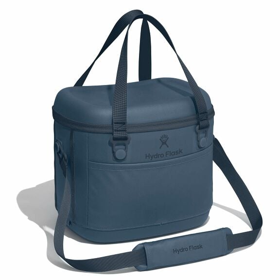 carryouttm-soft-cooler-15-l-t7 12pco384-carryout-cooler-15l-harbor-blue-angled_1.jpg