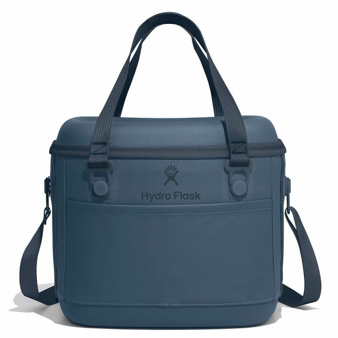 carryouttm-soft-cooler-15-l-t7 12pco384-carryout-cooler-15l-harbor-blue-straight_1.jpg