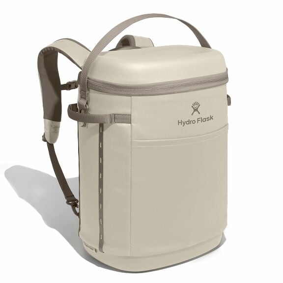 carryouttm-backpack-22-l-g2 18pco114-carryout-backpack-22l-oat-angled_1.jpg