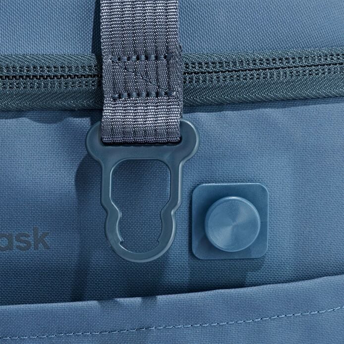 carryouttm-soft-cooler-30-l-h7 250815_hydro_cooler_details_14856_2_5.jpg