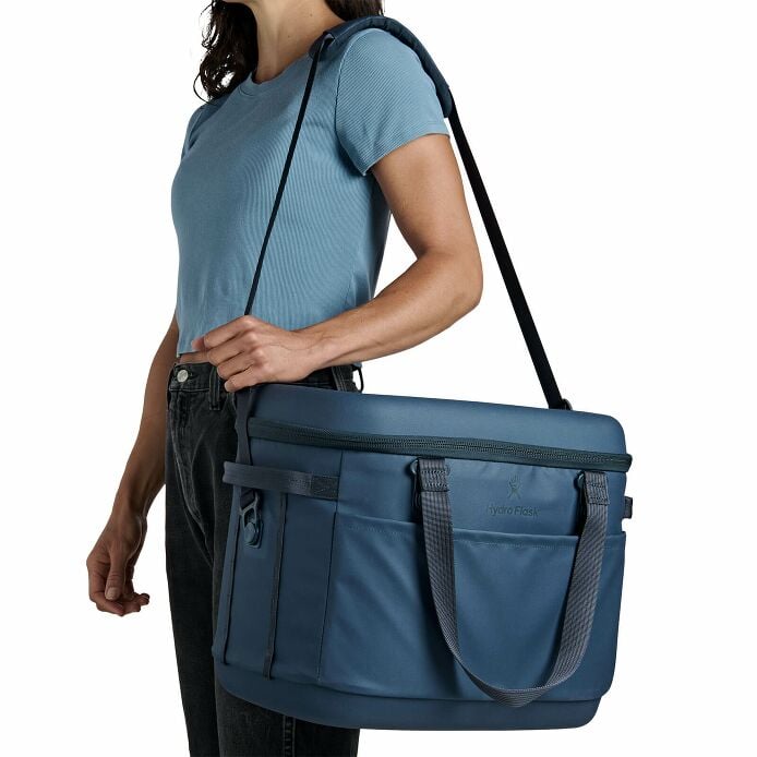 carryouttm-soft-cooler-30-l-h7 250815_hydro_s26_hb_14546_5.jpg