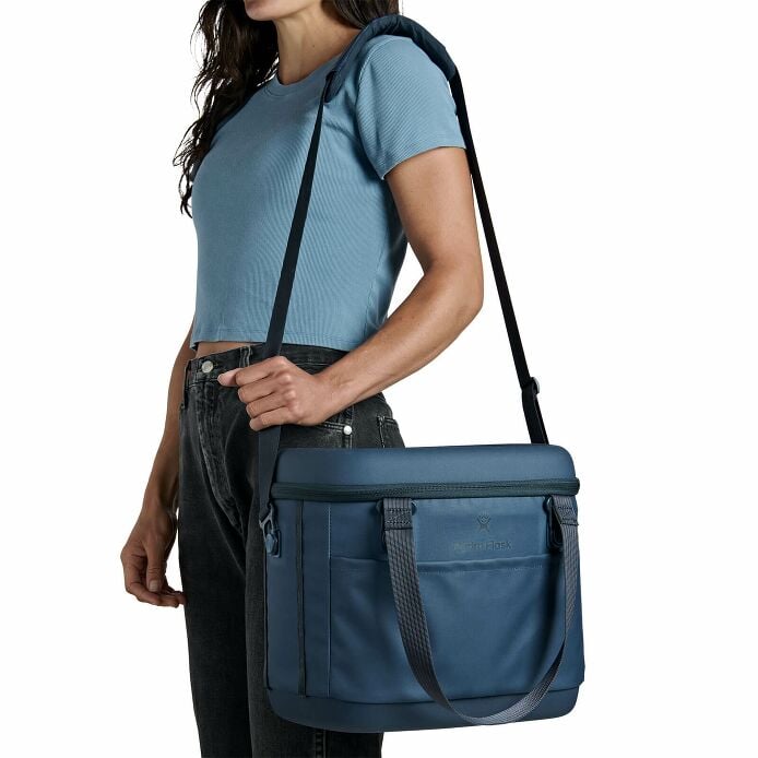 carryouttm-soft-cooler-15-l-t7 250815_hydro_s26_hb_14556_6.jpg