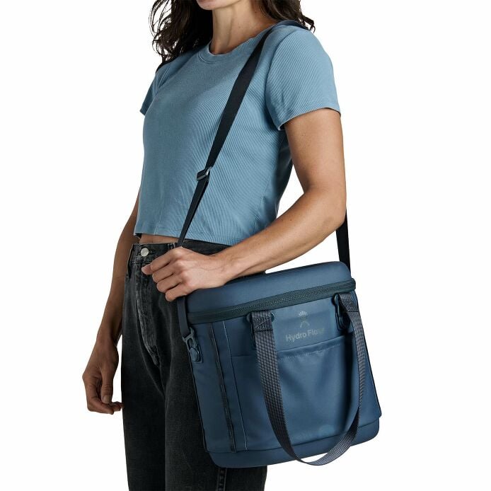 carryouttm-soft-cooler-10-l-m6 250815_hydro_s26_hb_14560_1_4.jpg
