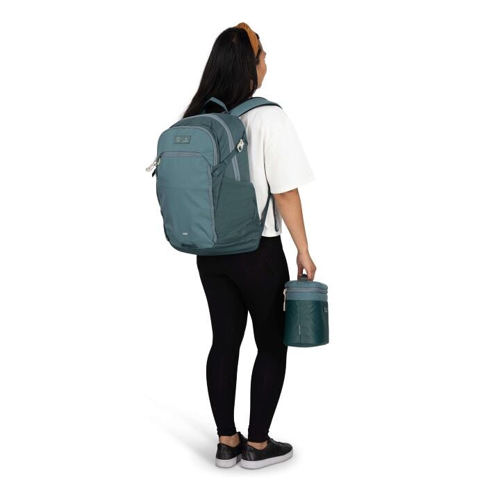 osprey-axis-x-hydro-flask-campus-essentials-bundle-d2 axisxhydroflask_s26_onbody2_cascadeblue_10007249_2.jpg
