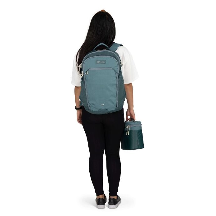 osprey-axis-x-hydro-flask-campus-essentials-bundle-d2 axisxhydroflask_s26_onbody3_cascadeblue_10007249_2.jpg