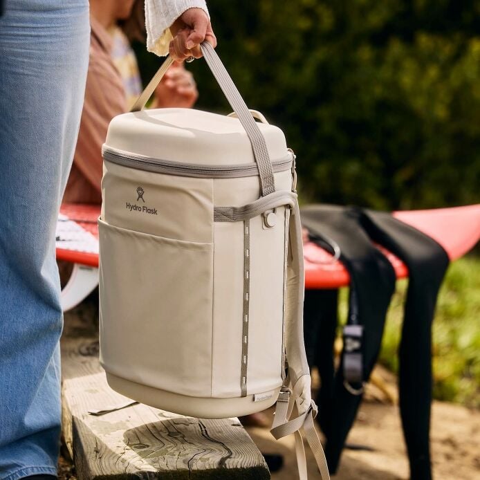 carryouttm-backpack-22-l-g2 hf_carryout_bouwer_d1_l1_torrey_pines_lifestyle_1444_2.jpg