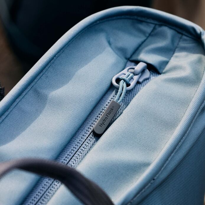 carryouttm-soft-cooler-tote-20-l-j8 hf_carryout_bouwer_d1_l1_torrey_pines_still_life_0112_9.jpg