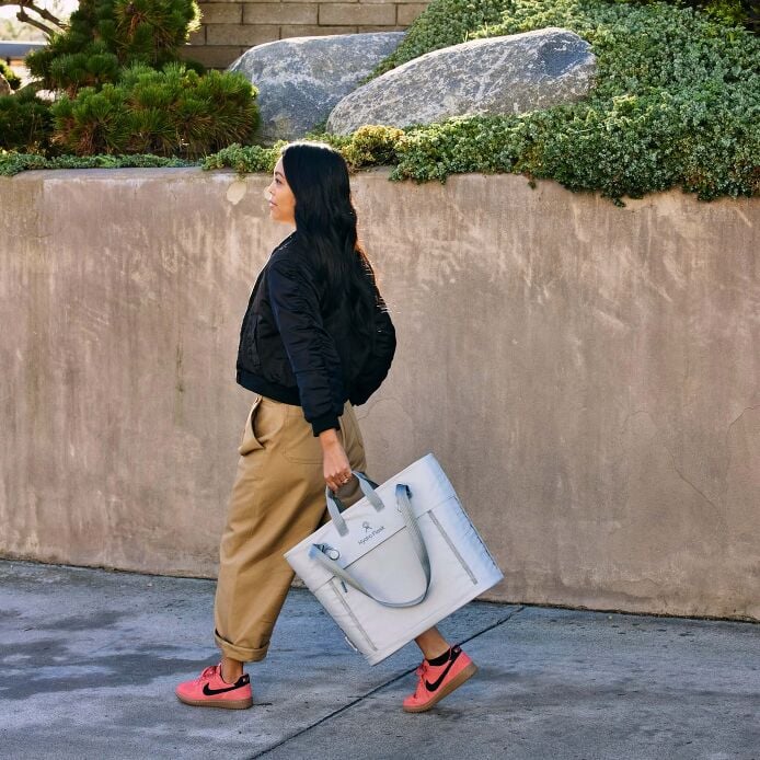 carryouttm-soft-cooler-tote-20-l-j8 hf_carryout_bouwer_d2_l1_stone_steps_0066_1.jpg