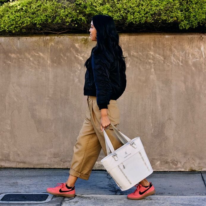 carryouttm-soft-cooler-tote-10-l-f4 hf_carryout_bouwer_d2_l1_stone_steps_0131_3.jpg