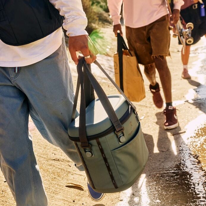 carryouttm-soft-cooler-10-l-m6 hf_carryout_bouwer_d2_l3_skate_ditch_3744_5.jpg