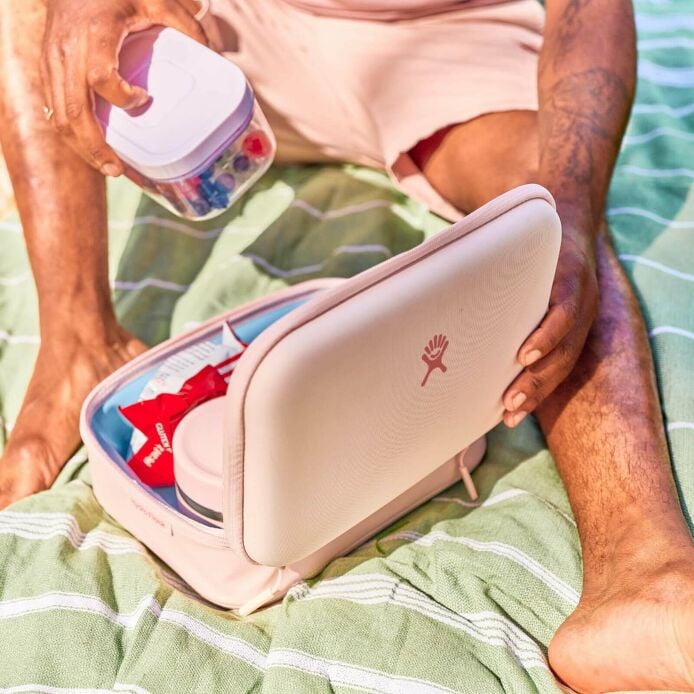 5-l-carry-outtm-lunch-box-g1 hf_s24_trillium_41_1.jpg