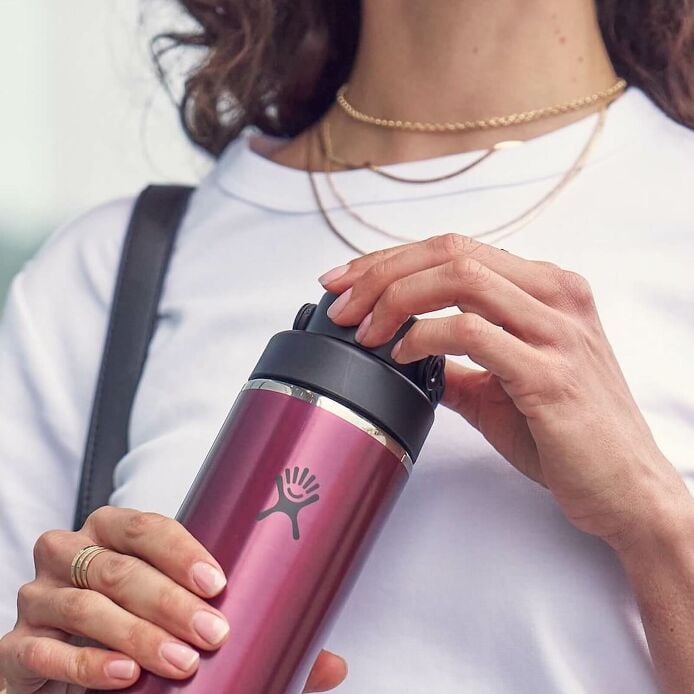 24-oz-lightweight-chug-cap-bottle-u4 hf_s26_lightweight_mcinnis_5123_1_1.jpg