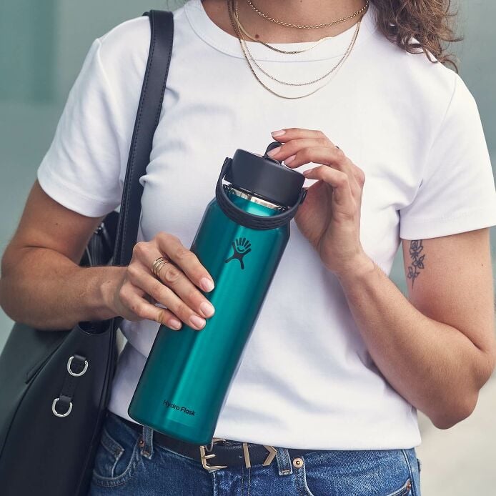 32-oz-lightweight-flex-straw-bottle-k1 hf_s26_lightweight_mcinnis_5167_2_3.jpg