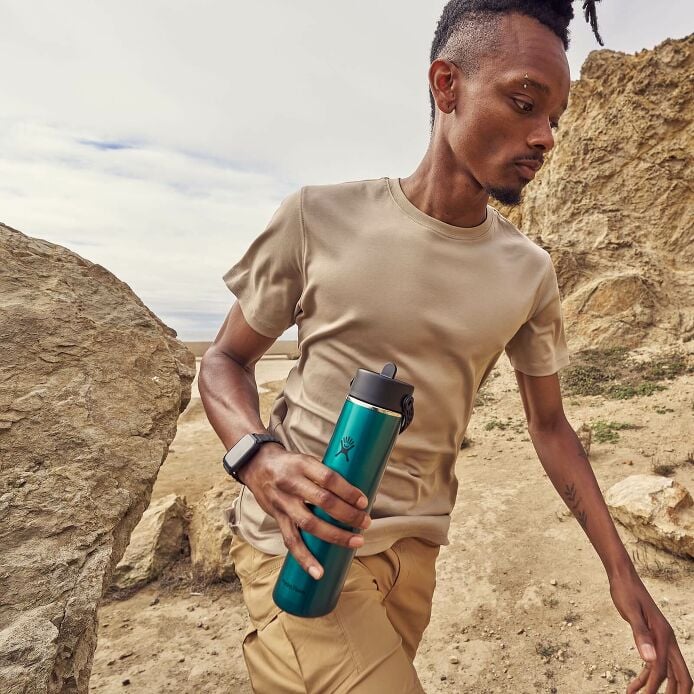 24-oz-lightweight-flex-straw-bottle-y1 hf_s26_lightweight_mcinnis_6828_4.jpg