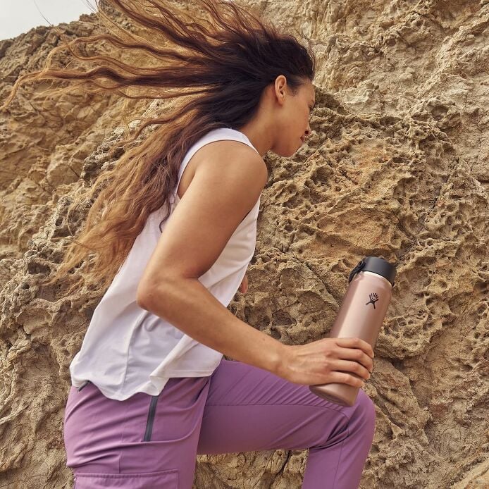 32-oz-lightweight-flex-straw-bottle-k1 hf_s26_lightweight_mcinnis_6946_1_3.jpg