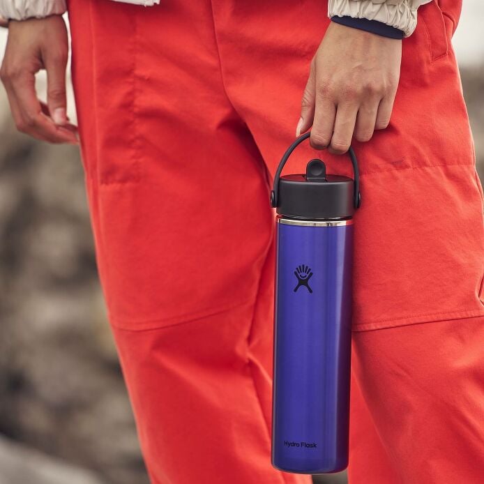 24-oz-lightweight-flex-straw-bottle-y1 hf_s26_lightweight_mcinnis_7443_3.jpg